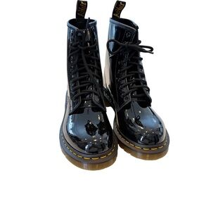 Dr. Martens Women’s  Black Patent Leather 11821 Combat Boots Sz 7 NEW & RARE